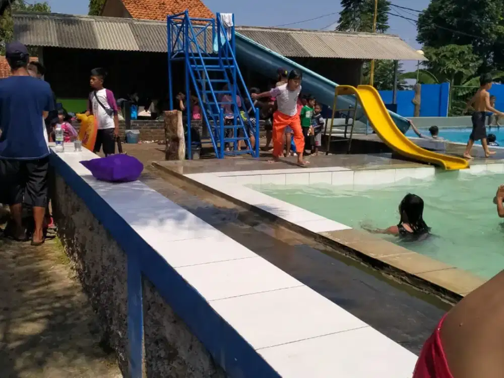 DIJUAL MURAH VILLA UJUNG BERUNG KOLAM RENANG BANDUNG DEKAT TOL CILEUNYI