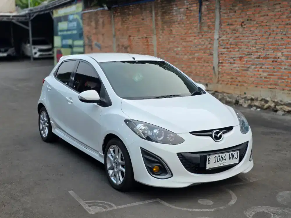 Mazda 2 R Matic 2013 Dp 7 Juta
