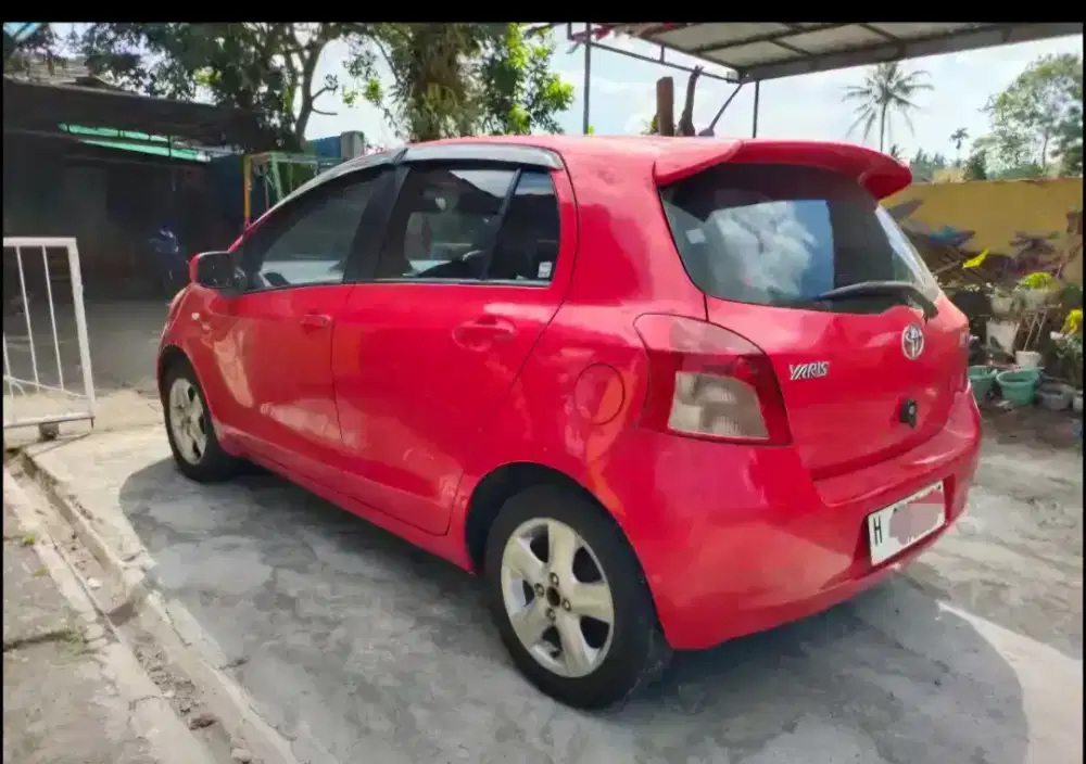 Dijual mobil yaris merah kondisi mulus