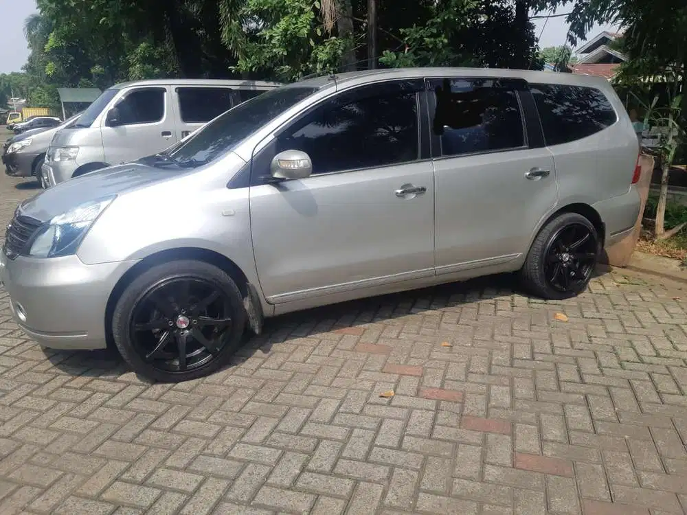 Nissan Grand livina 2011 Bensin