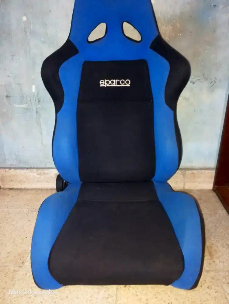Jok mobil racing Sparco