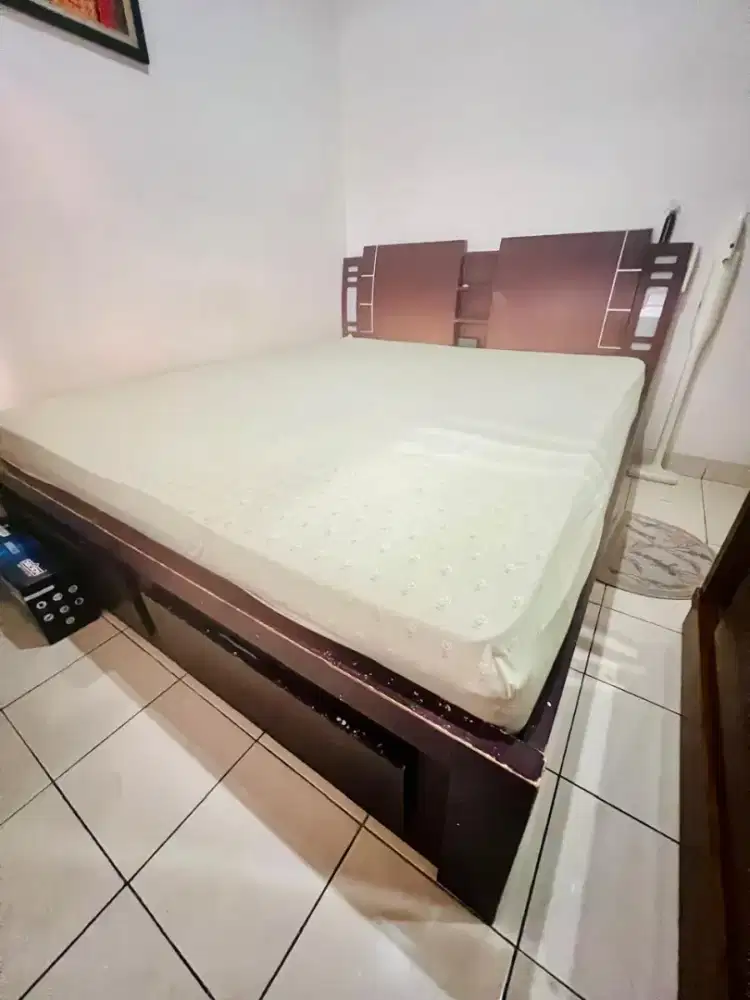 Dipan Ukuran 180 x 200