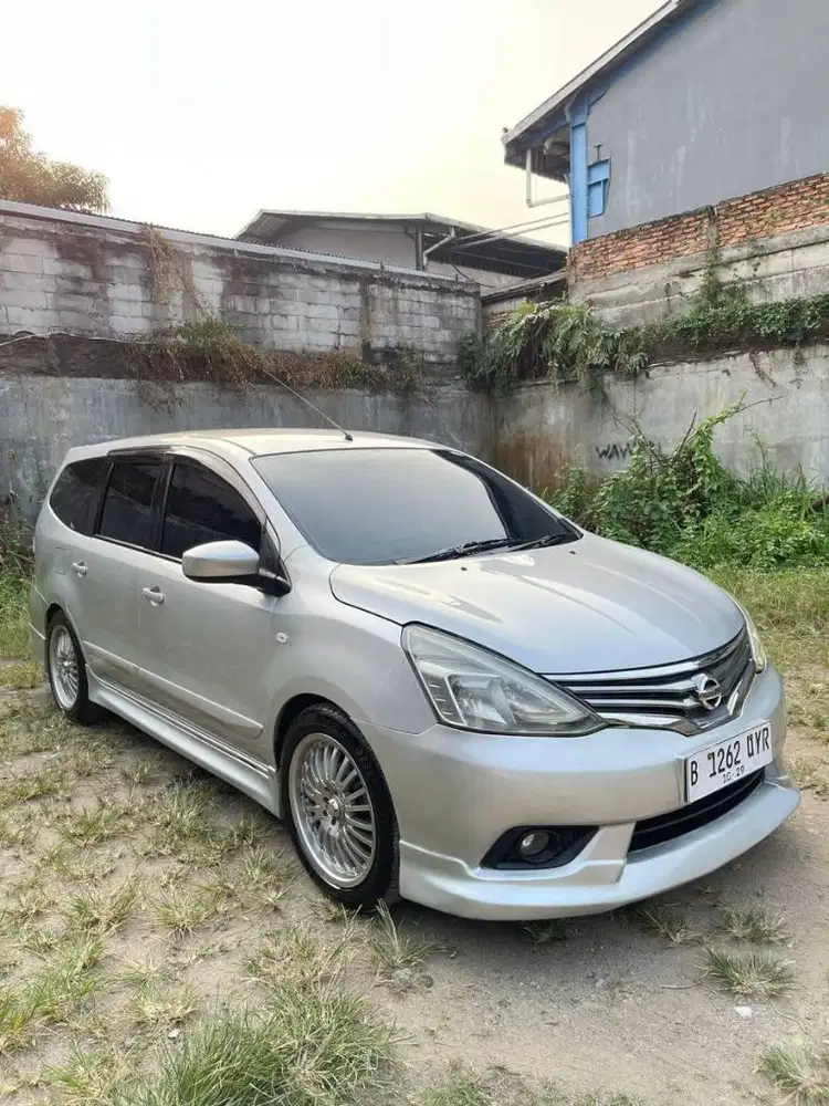 livina xv at 2015 silver km low