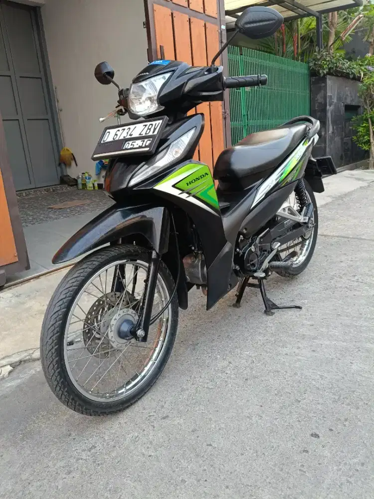 Honda Revo Fit Hitam thn 2015 Sangat Istimewa.