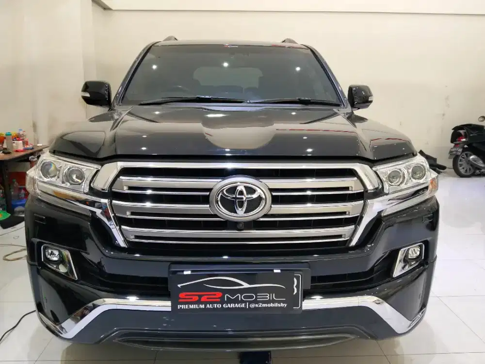 TOYOTA LANDCRUISER VXR 4.5 AT 2016 HITAM