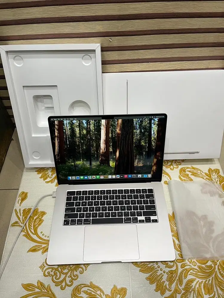 Macbook Air 15 inch M3 8GB 256GB Second Like New IBOX
