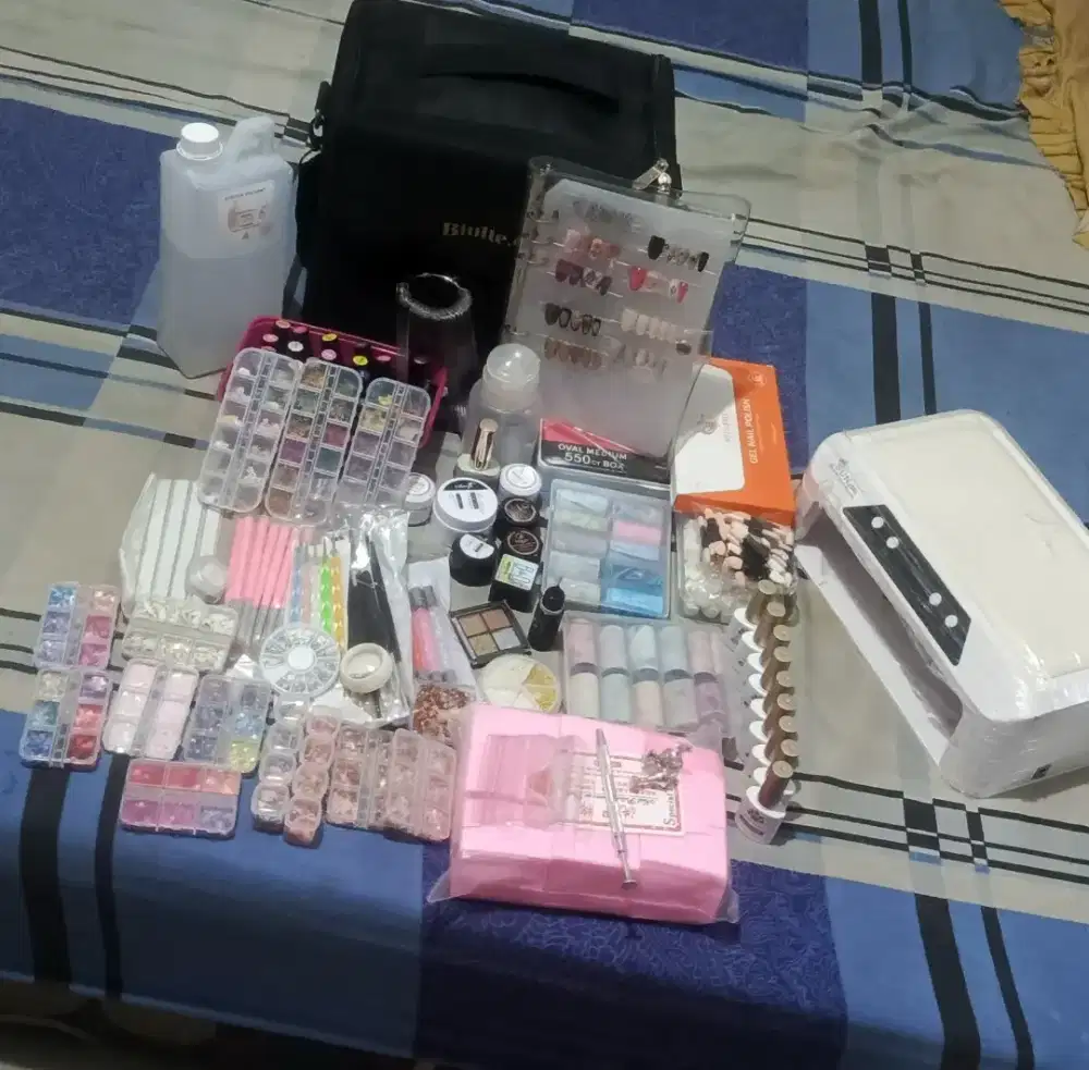 Peralatan nail art lengkap