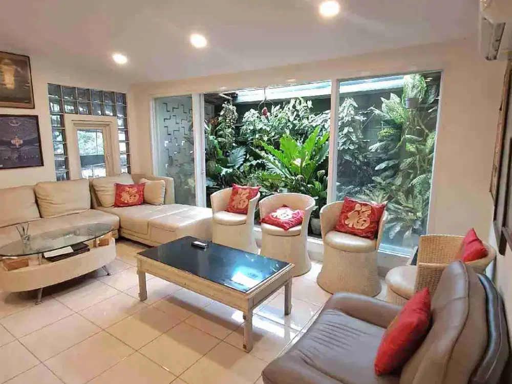 Dijual Showroom Workshop Rumah Kelapa Dua Raya Tangerang