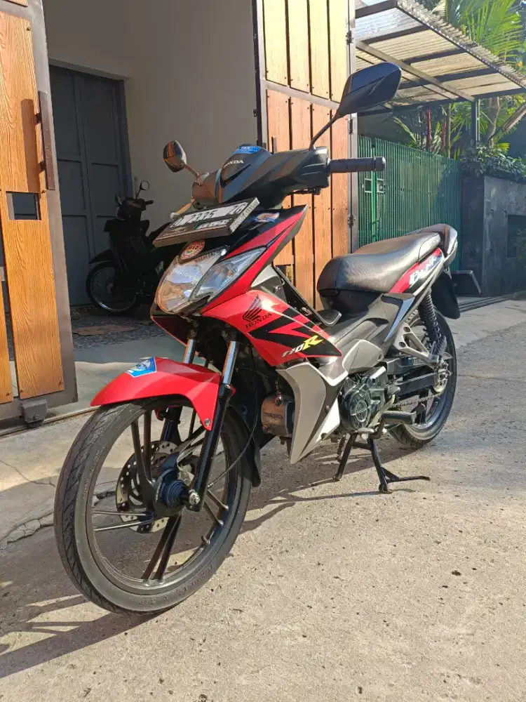 Honda Blade Merah Silver THN 2009 Sangat Istimewa.