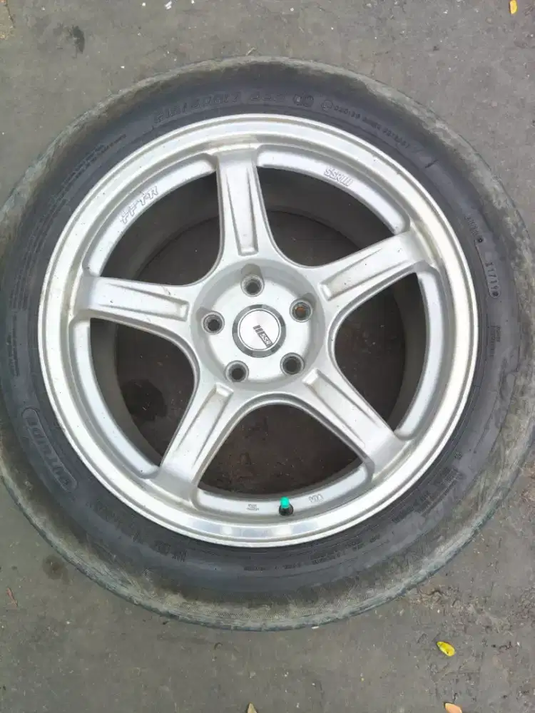 Velg set bekas inova ring 17