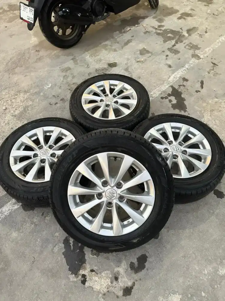 Velg oem ertiga r15 5x114 sepaket ban
