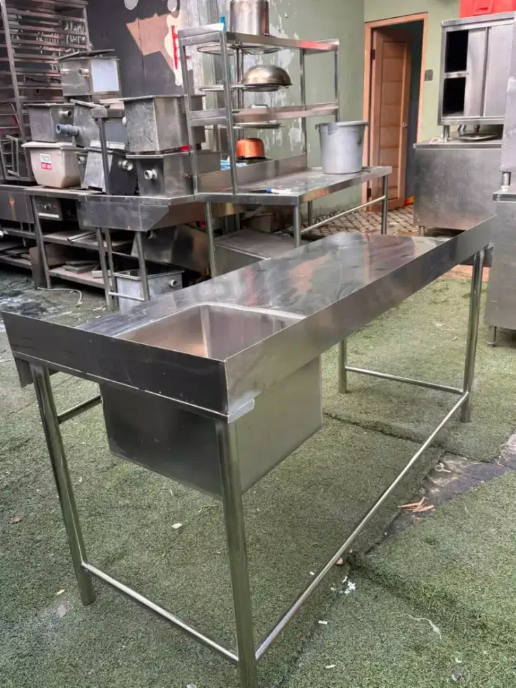 SINK SAYAP KIRI 1 LUBANG
Ukuran 160x65x80
Lubang sink 40x40x30