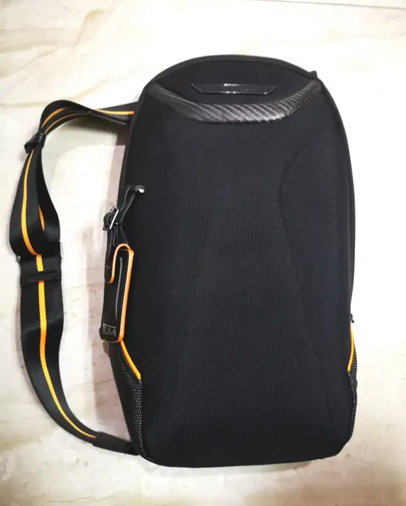 Tas slempang tumi