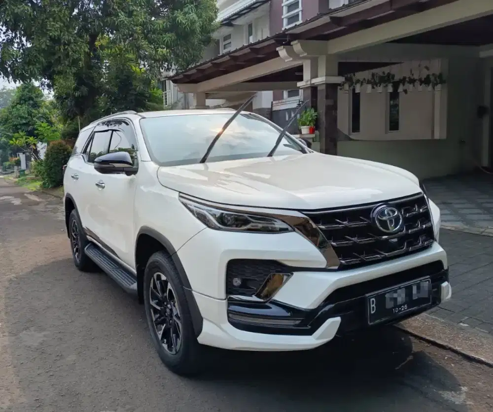 Toyota Fortuner 2.4 VRZ GR Sport A/T (2021)