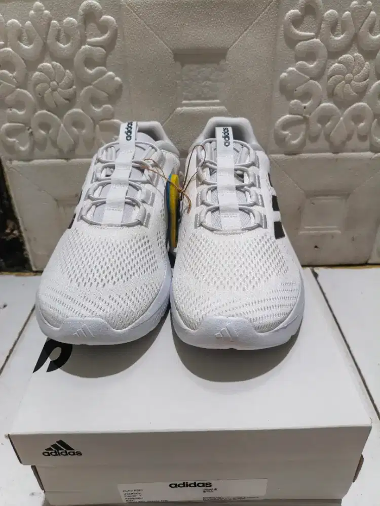 Sepatu Running Adidas (Original)