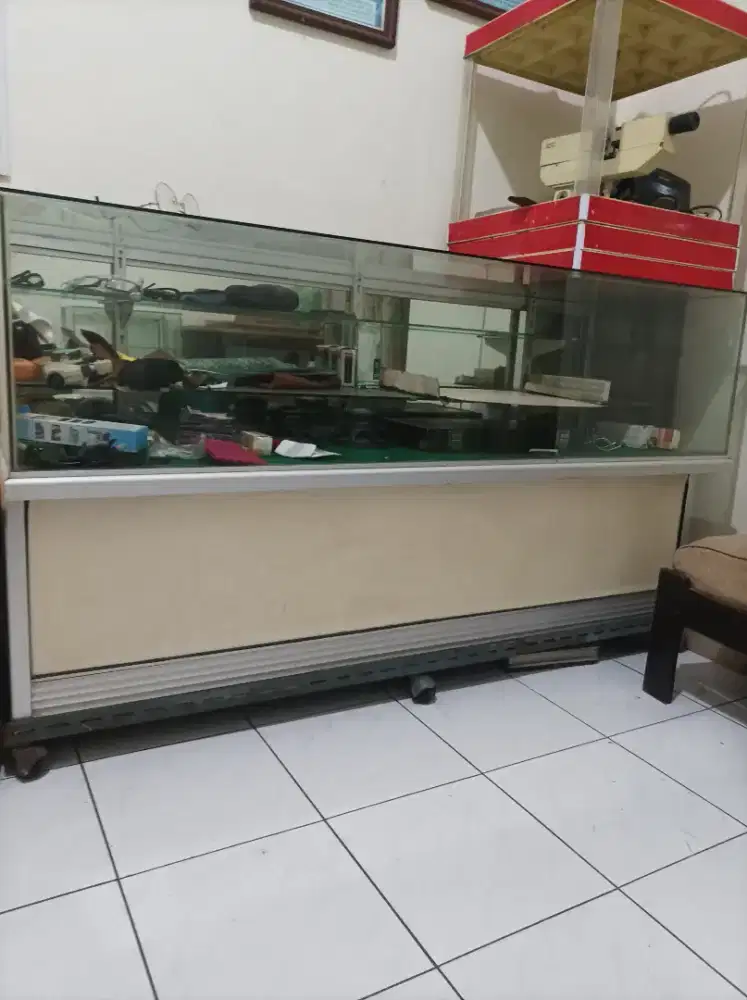 etalase buat pajangan hp/kacamata