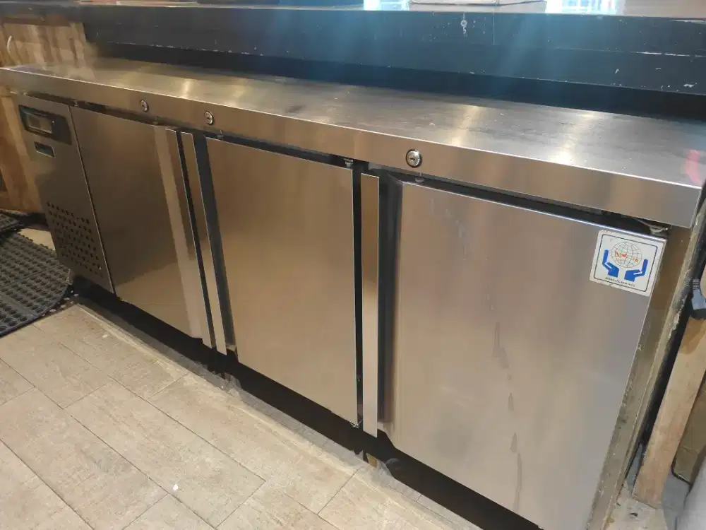 StarCool Undercounter Chiller 3-Door SLLZ4-1800L3