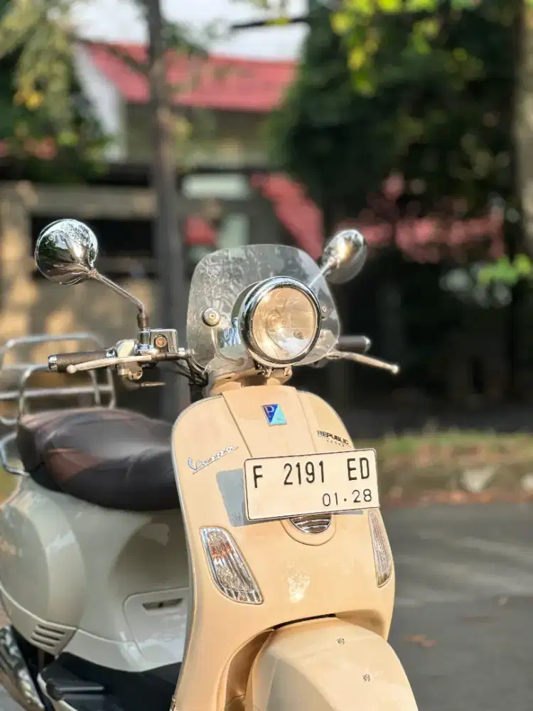 JUAL CEPAT PIAGGIO VESPA LXV 150 3V TAHUN 2016 PERFECT CONDITION