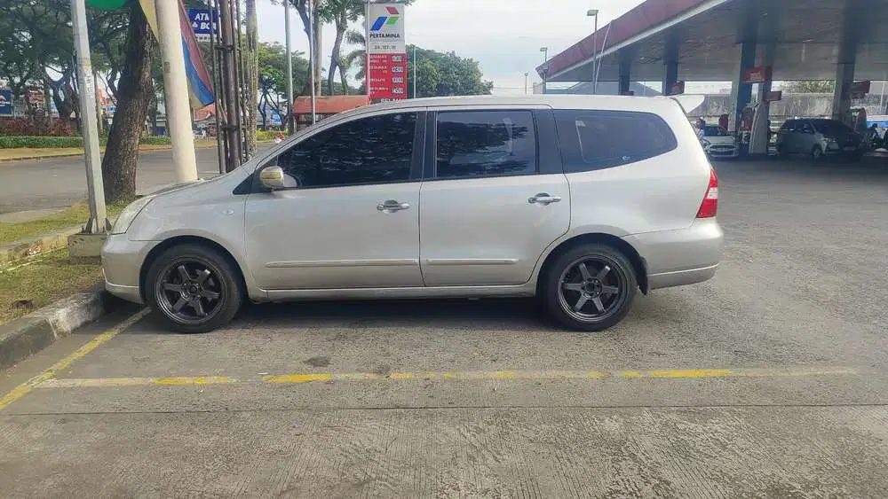 Nissan Grand livina 2011 Bensin