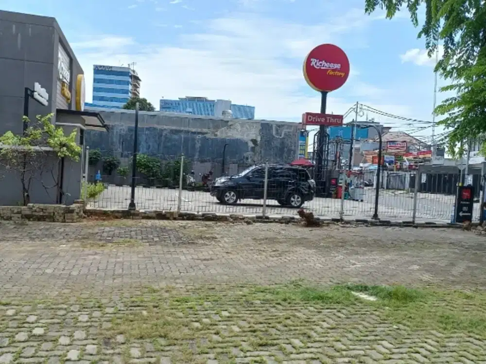 Disewakan Tempat Usaha di Utan Kayu, Jakarta Timur, luas 430m2 sebelah Richeese, dan kopi kenangan, parkir luas.