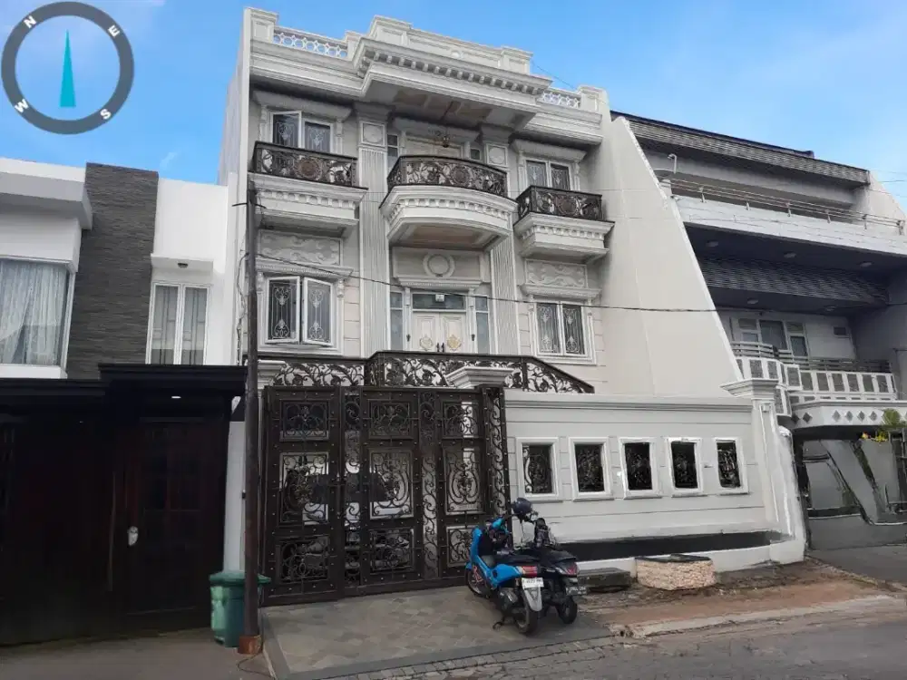 Rumah American Classic di Taman Palem Lestari Cengkareng Jakarta Barat