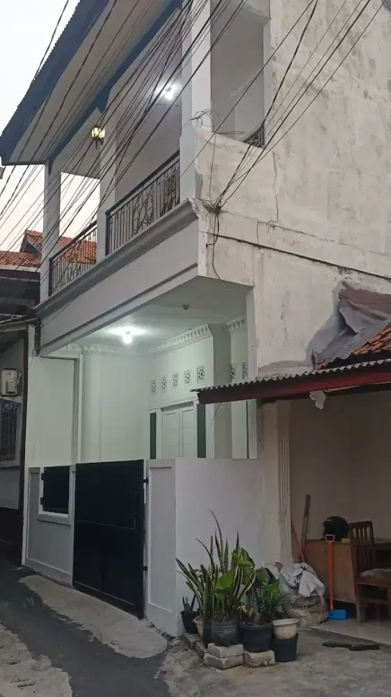 Kontrakan tingkat satu rumah
