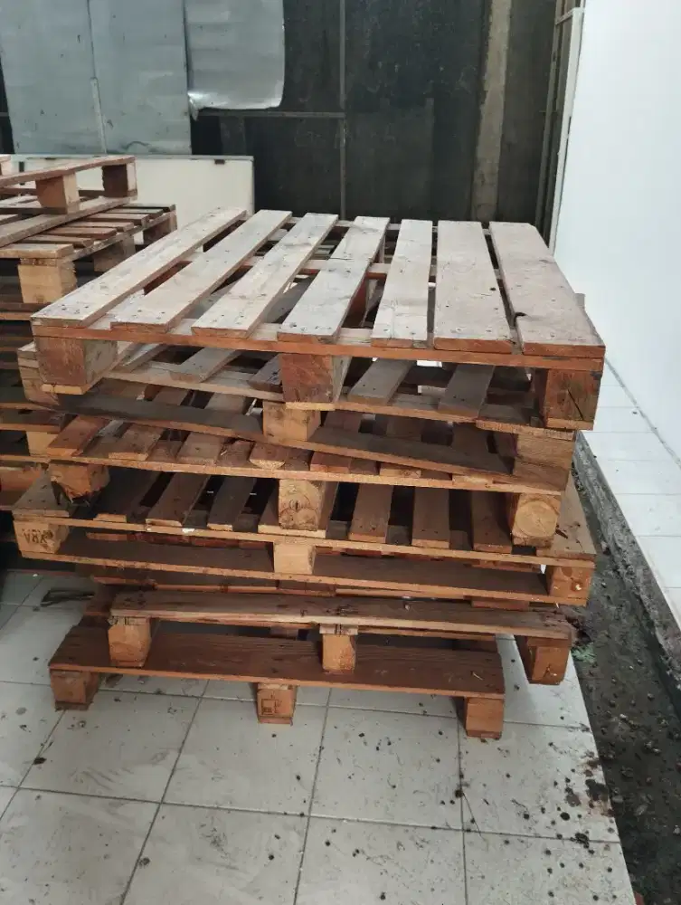 Palet kayu bekas