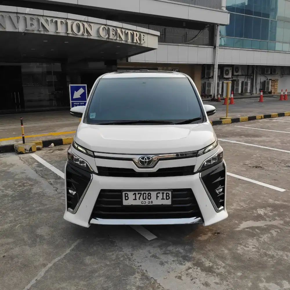 Toyota Voxy 2.0 AT 2018 Putih