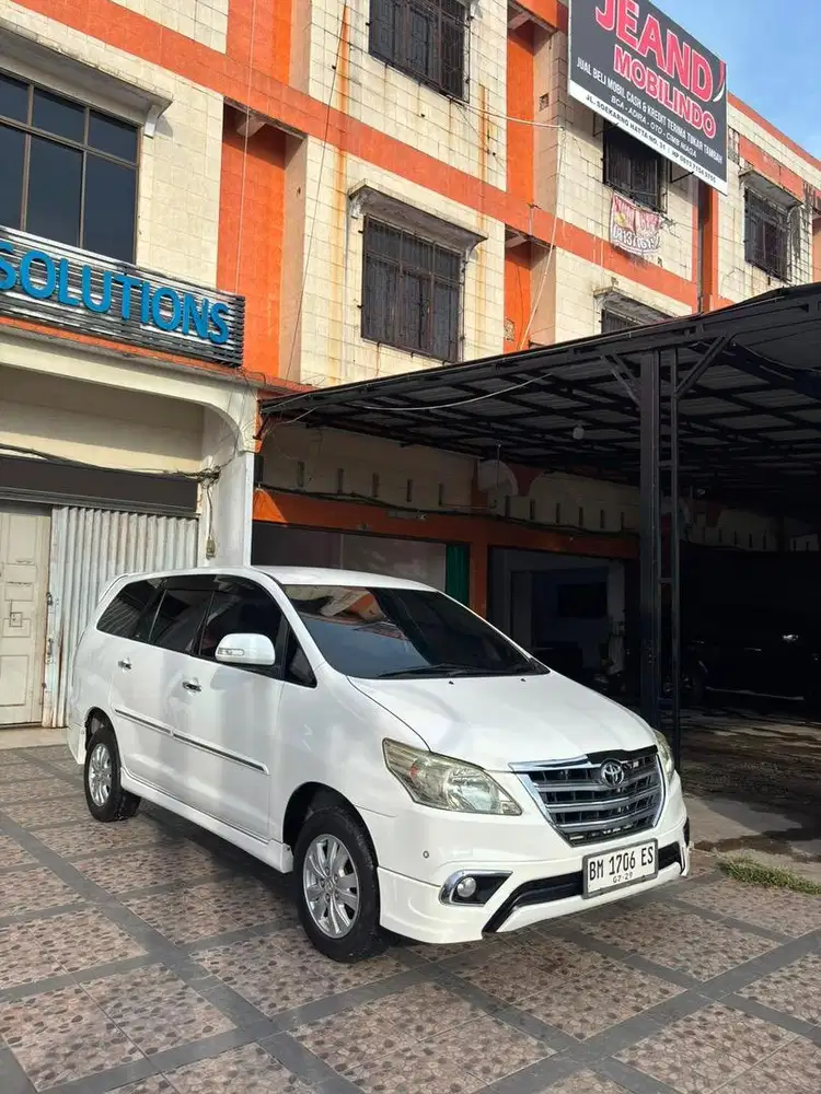 Innova V 2.0 AT 2014 Luxury