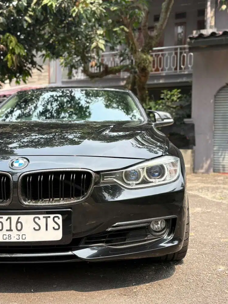BMW 320i 2010 Bensin