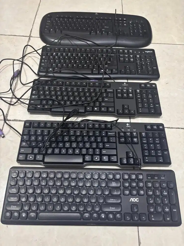Keyboard PC merk logitech