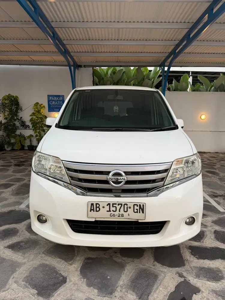 Nissan serena matic 2013 warna favorit