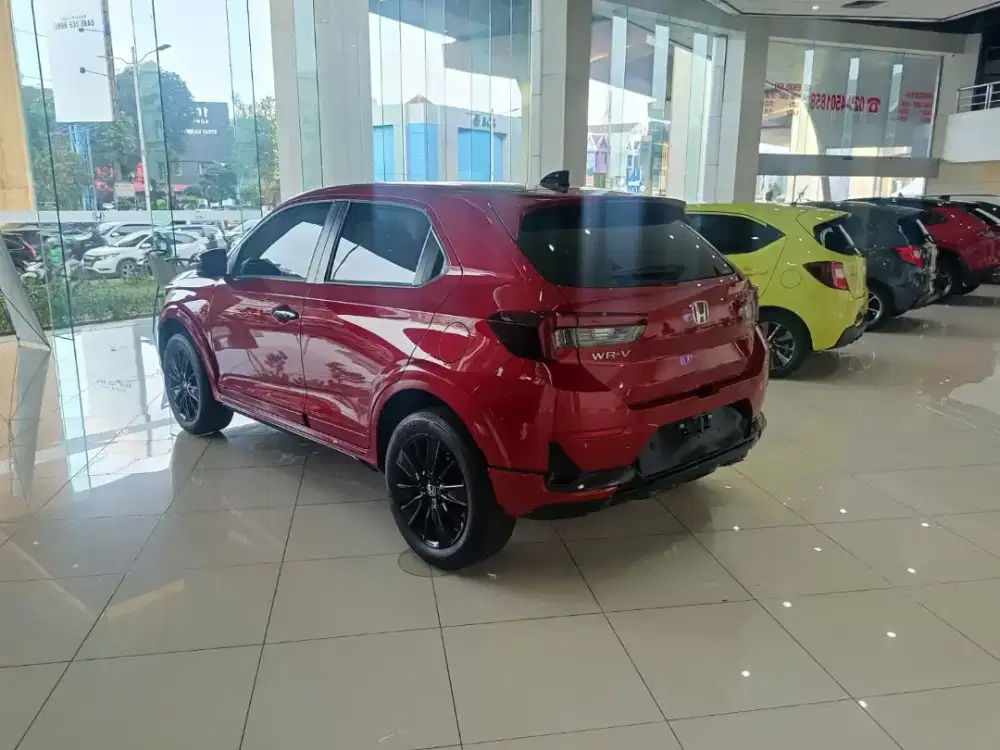Honda WRV RS merah