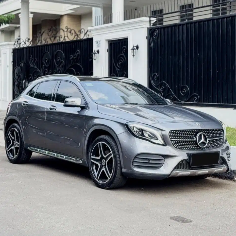 (CASH) Mercedes Benz GLA200 AMG 2017