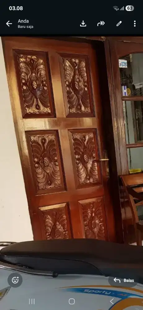 Pintu rumah ukir jati tua