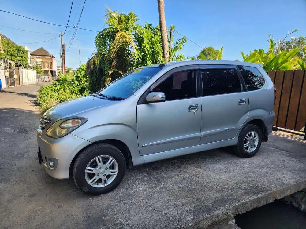 Daihatsu Xenia 2011 Bensin