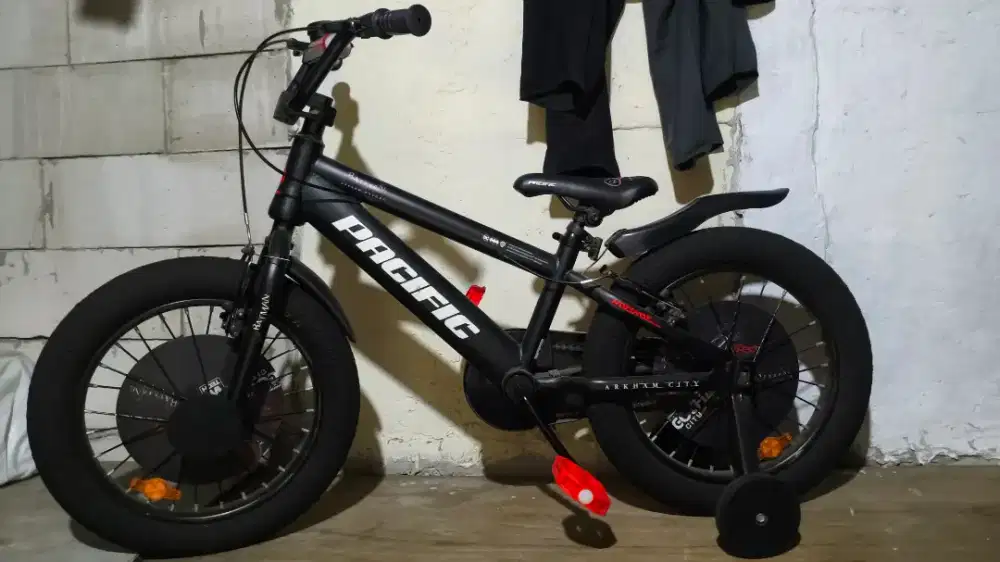 Sepeda anak pacific batman uk 18