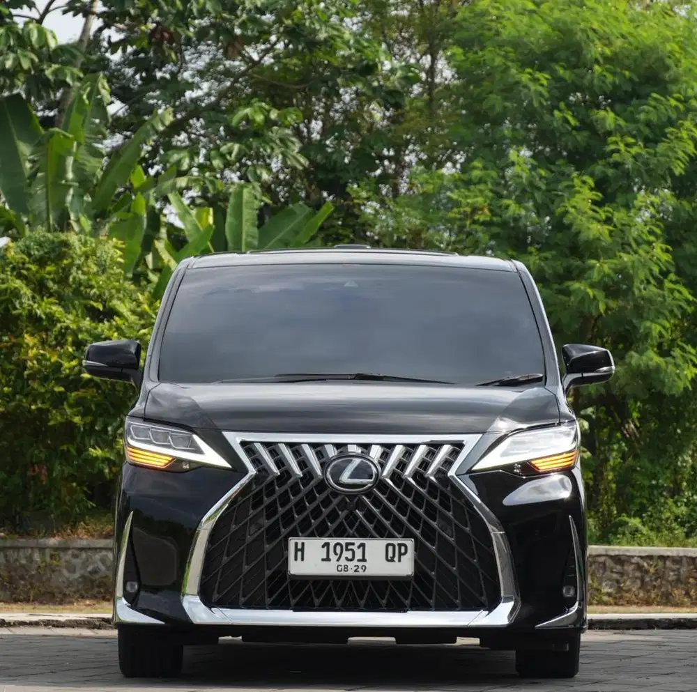LEXUS 2023 LM350