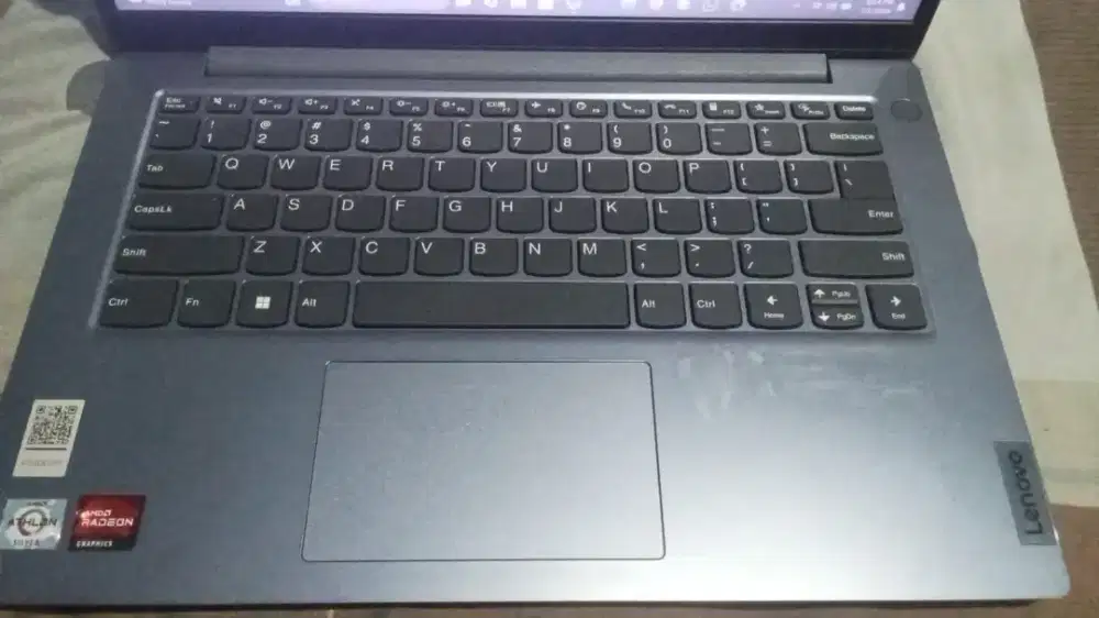 Laptop Lenovo V14