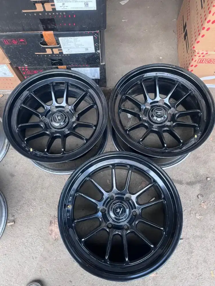 Venom5 ring 18 pcd 6x139,7 ET 0 harga per buah