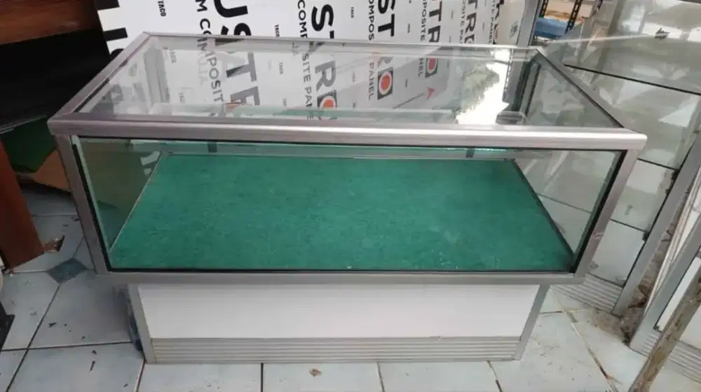 Jual Etalase conter HP, second, Lok Pamulang barat, Tangsel