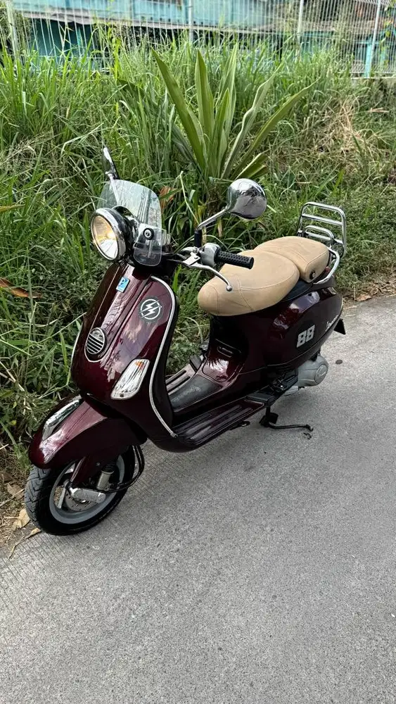 Vespa LXV 150ie 3vie 2013 Merah Tua  Termurah Siap Gas