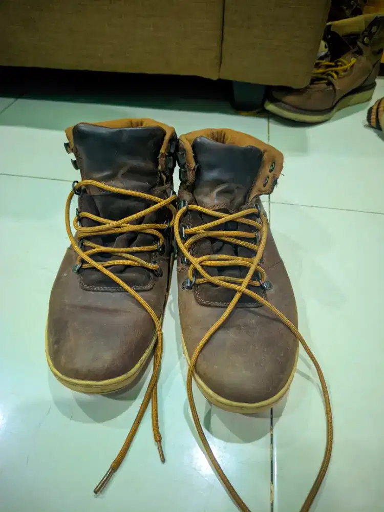 Sepatu Clarks newtown hike