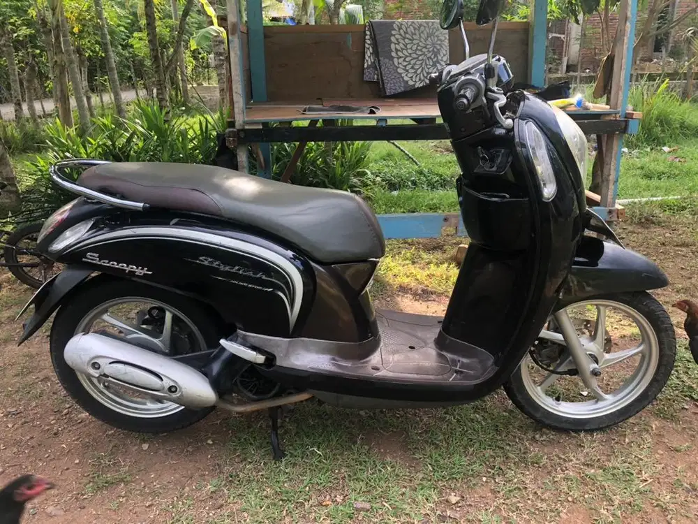 Scoopy stylish iss 2015 stater halus kondisi  bagus pemakaian irt