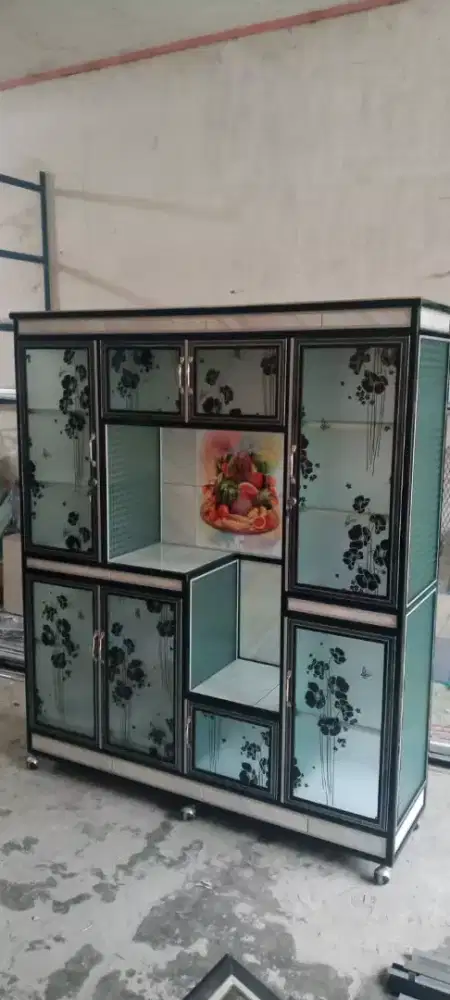 Dijual rak piring 8 pintu masih baru