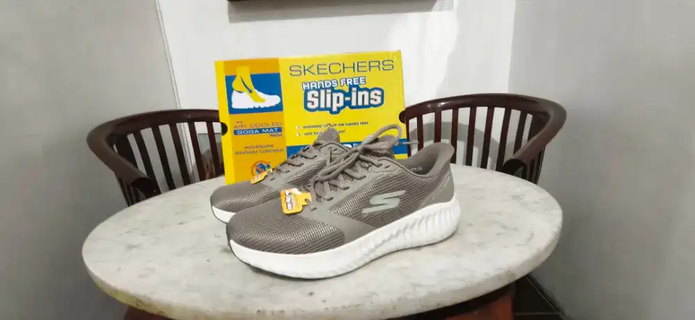 Skechers Hands Free Slip ins