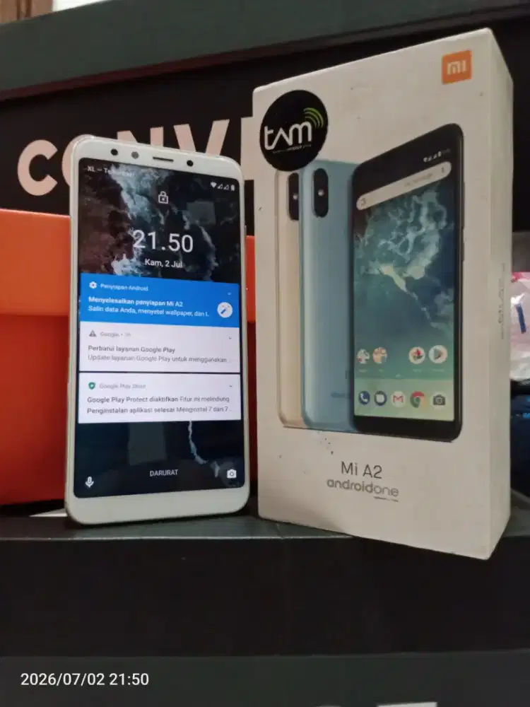 Preloved HP Xiaomi Mi A2 warna Gold tanoa Charger