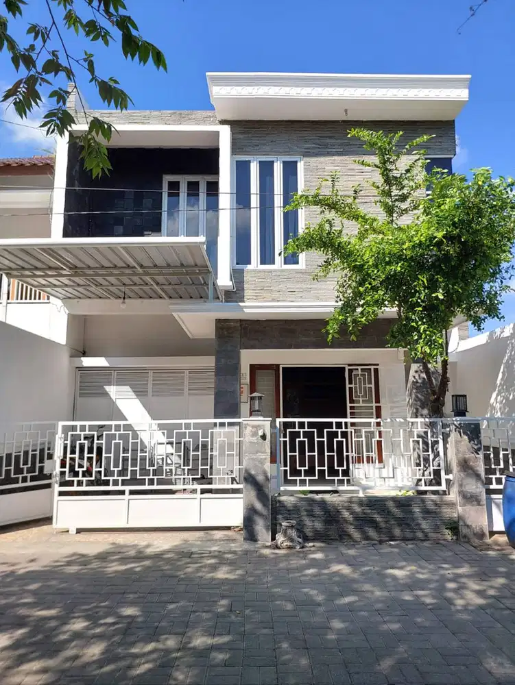 Rumah 2 Lantai Luas dekat Jalan Raya Kadisoka