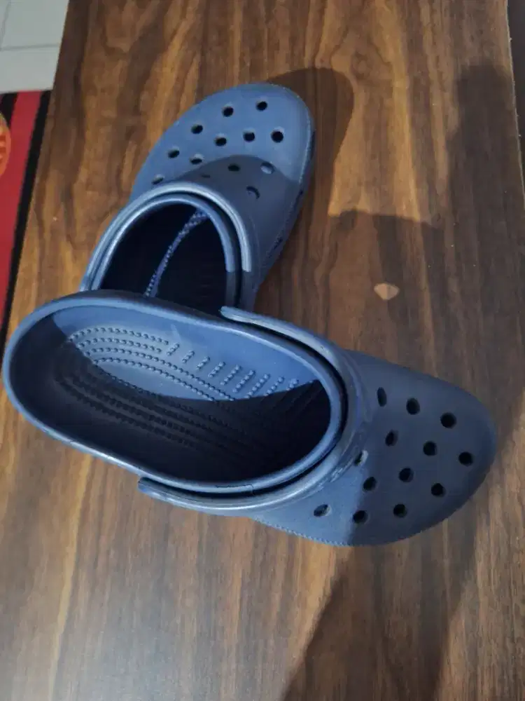 SANDAL CROCS ASLI