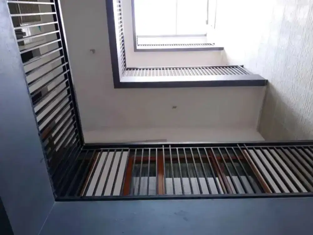 RUMAH LUX 4 LANTAI DISC Rp 2.5M DEKAT SUDIRMAN SEMANGGI - JAKARTA